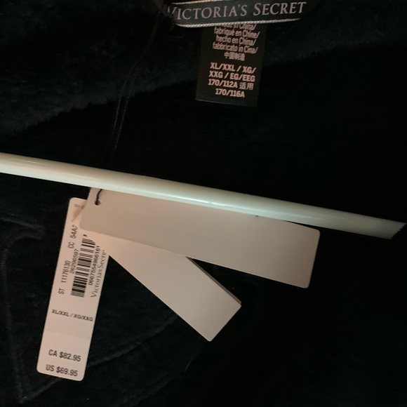 Victoria’s Secret Long Plush Robe & Tease Eau de Parfum Set - Picture 10 of 15